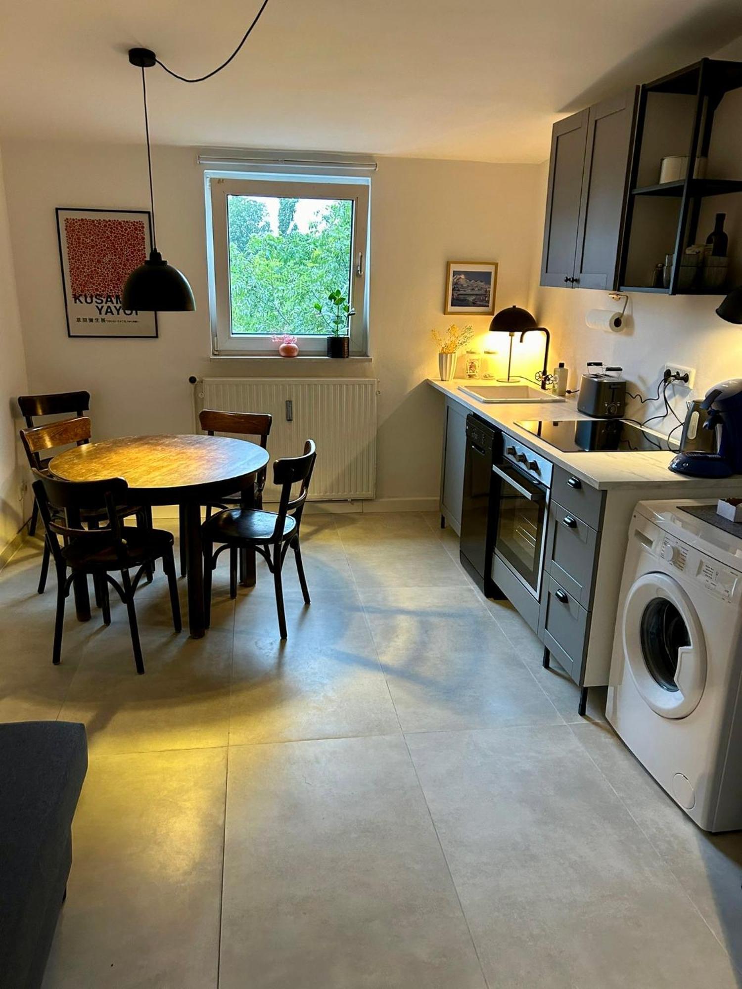 Feelslikehome - Urbane Altbauwohnung Mit Dachterasse& Parkplatz Bochum Exterior foto