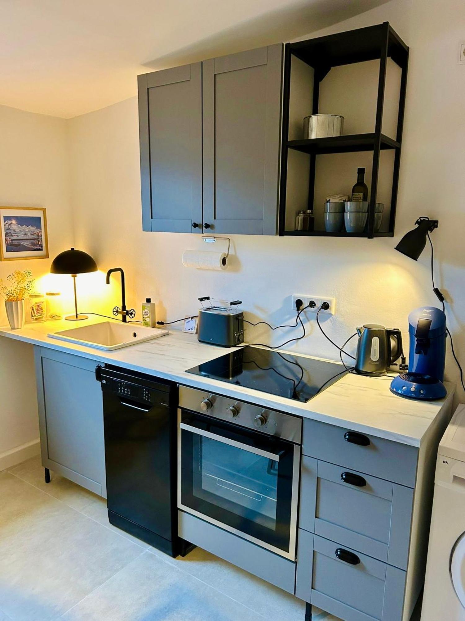 Feelslikehome - Urbane Altbauwohnung Mit Dachterasse& Parkplatz Bochum Exterior foto