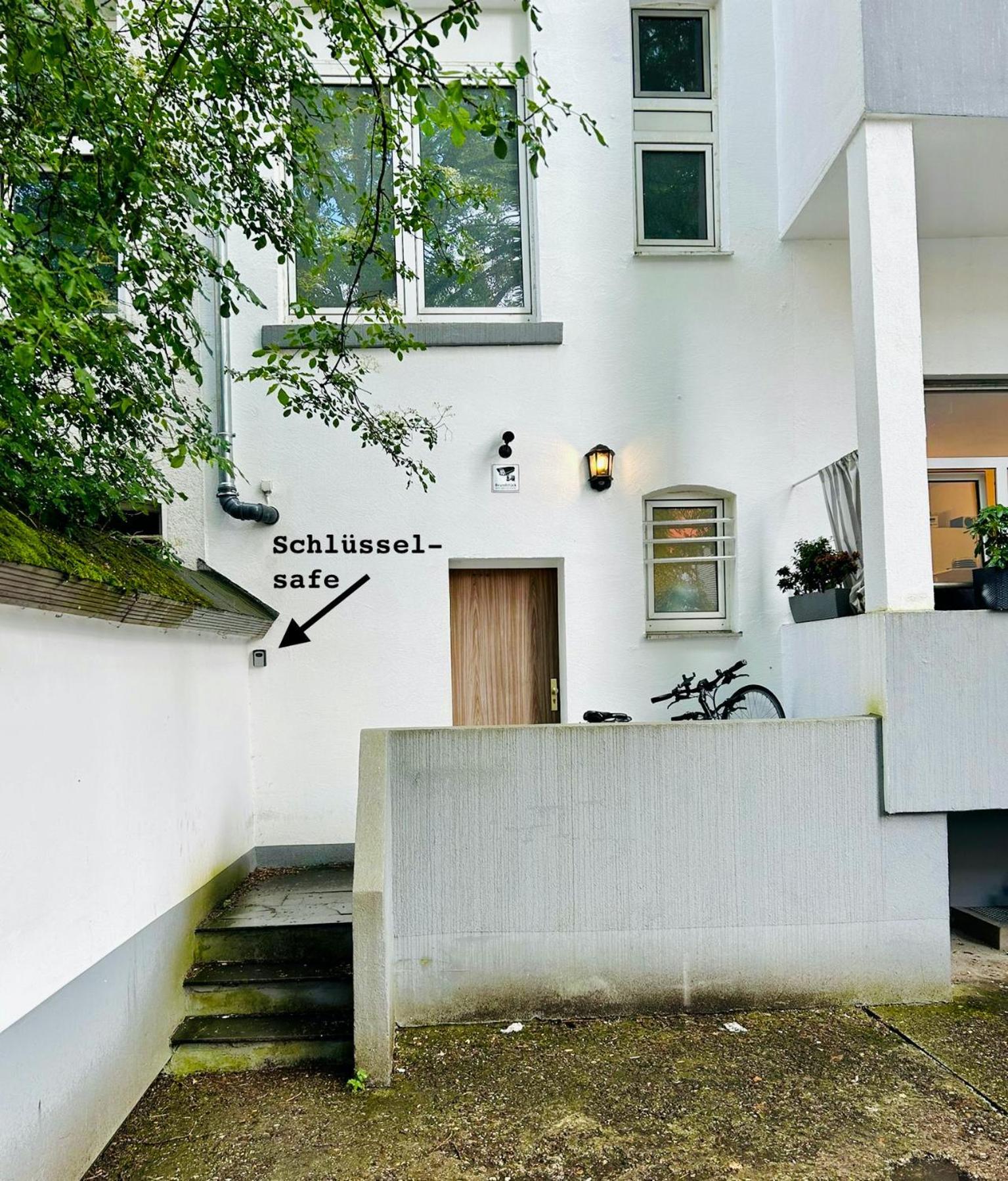 Feelslikehome - Urbane Altbauwohnung Mit Dachterasse& Parkplatz Bochum Exterior foto